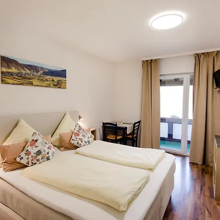 Ferien Weingut Schneider بيت ضيافة 3*