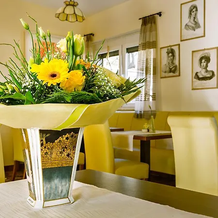 Ferien Weingut Schneider 3* إيلينز-بولتيرسدورف